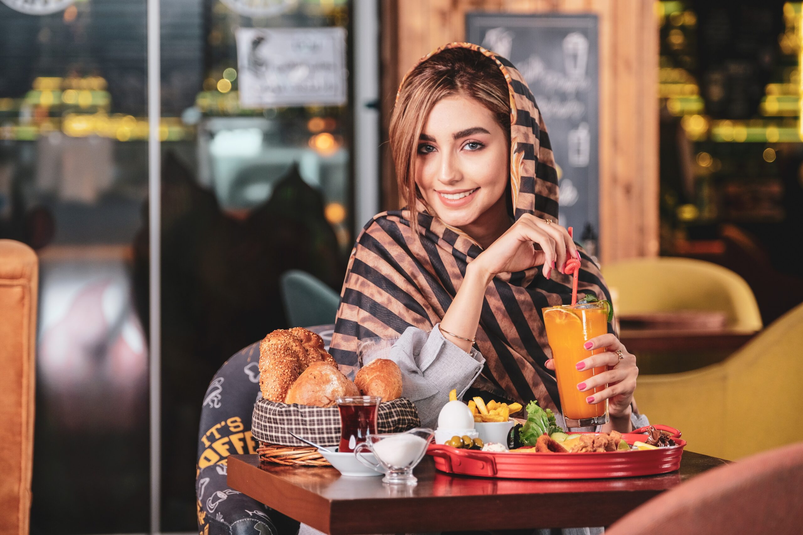 مجلة الجميلات والشرق